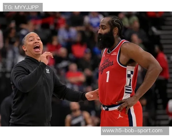 格莱姆斯谈防守哈登争议称判罚应由裁判决定而非自己判断